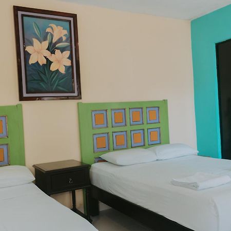 Hostal Tunich Naj & Hotel Вальядолид Экстерьер фото