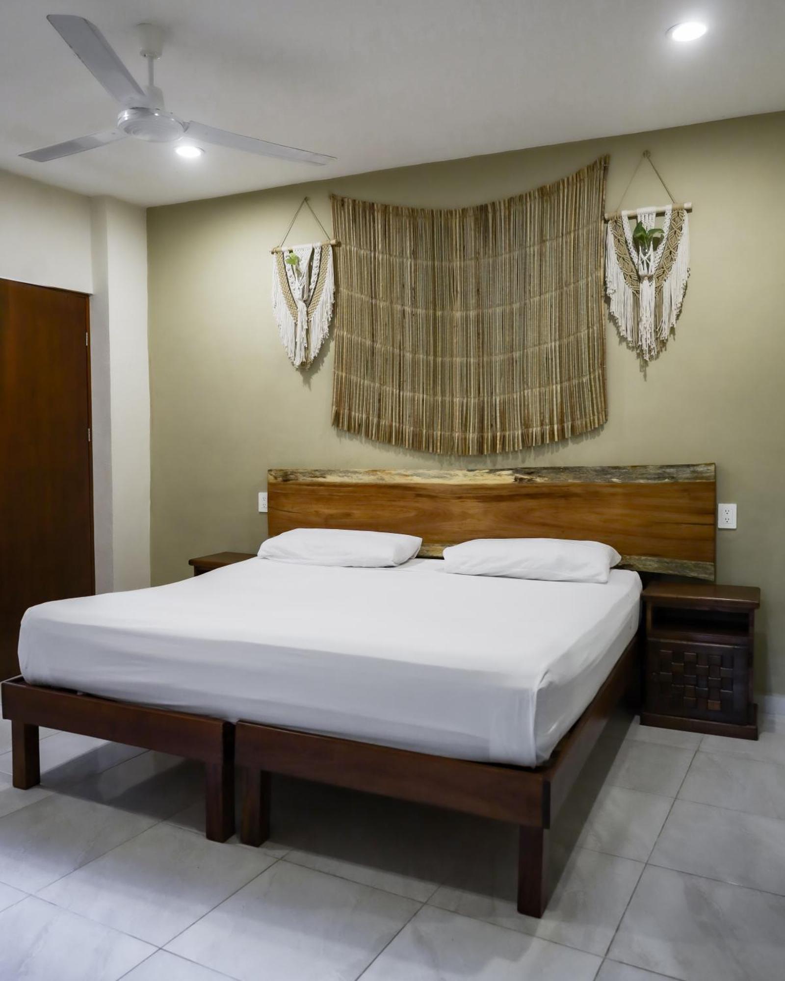 Hostal Tunich Naj & Hotel Вальядолид Экстерьер фото
