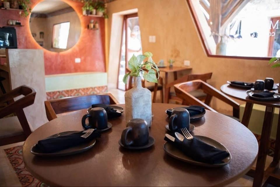 Hostal Tunich Naj & Hotel Вальядолид Экстерьер фото